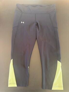 ⭐️ Under Armour med Black Capri Leggings with Lime Mesh Panels